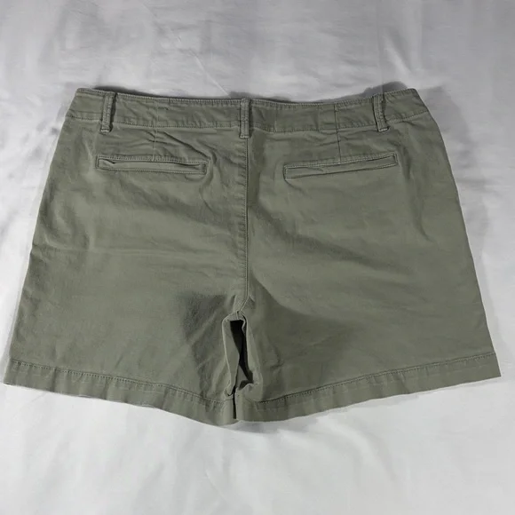 LOFT womens olive green The Monroe flat front 6" inseam chino shorts - size 16 - Picture 3 of 11